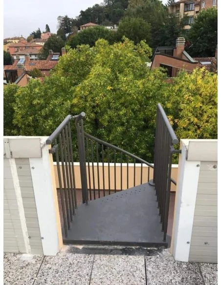 Escalera Clima Paint instalada en Badalona - vista 2